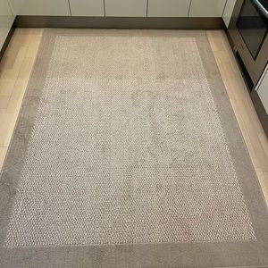 Modern non skid rug 5” x 7”